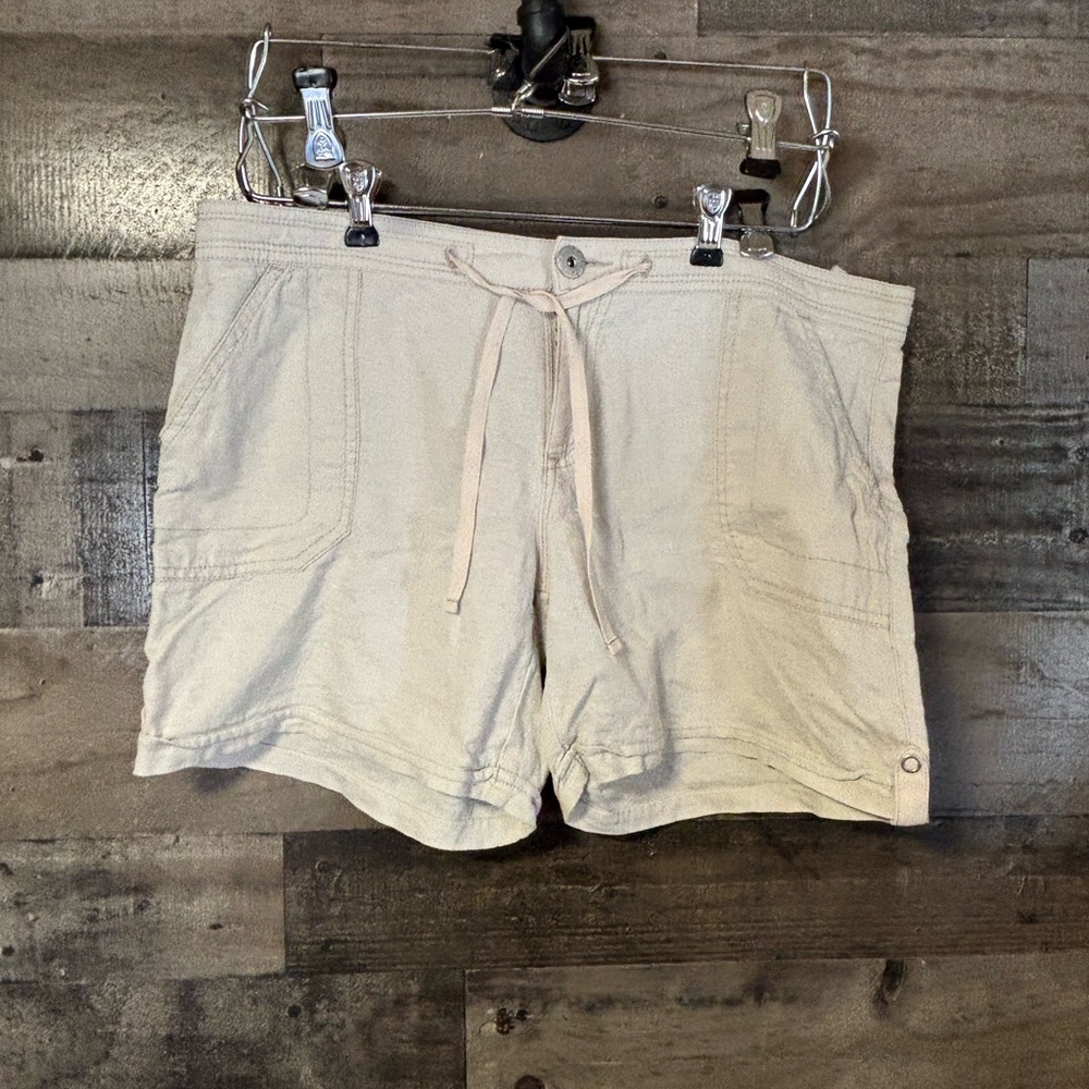 Bandolino Women's Light Beige Drawstring Bermuda Linen blend Shorts 5” leg Small